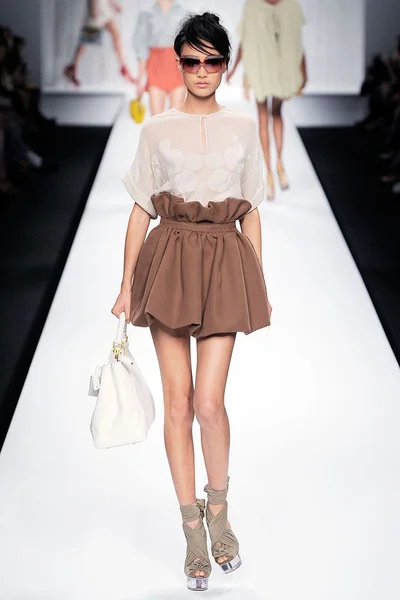 Look 11